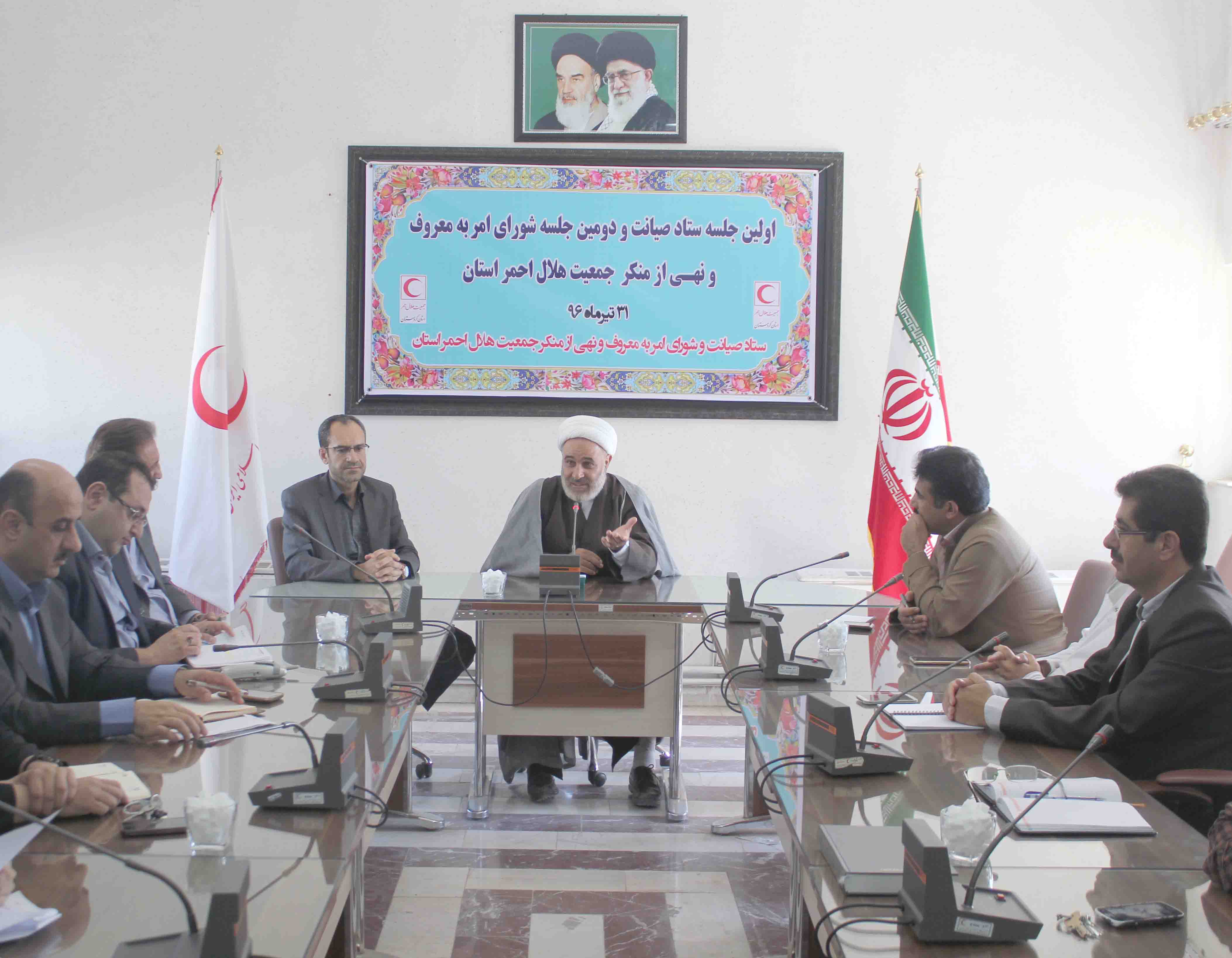 مسول دفتر نمایندگی ولی فقیه در جمعیت هلال احمر استان کردستان گفت: افزایش رضایتمندی ارباب رجوع باید در اولویت کاری نیرو های هلال احمر باشد.